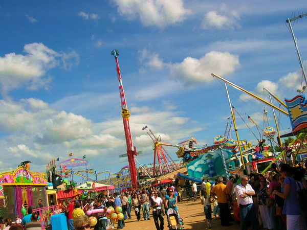 http://www.jugamostodos.org/images/stories/NoticiasJugamosTodos/2009/feria%20mayo%20-%2001.jpg