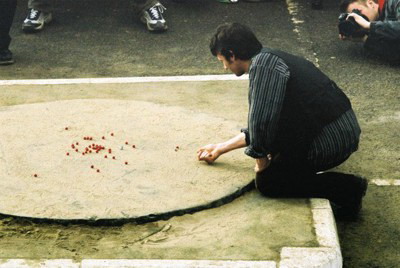 http://www.jugamostodos.org/images/stories/NoticiasMundo/2008/canicas%20-%20darren%20ray%202006%20-%2002%20.jpg