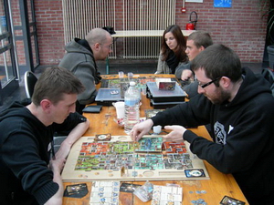 http://www.jugamostodos.org/images/stories/NoticiasMundo/2009/dungeon%20twister%202009%20Lille%20-%2004.jpg