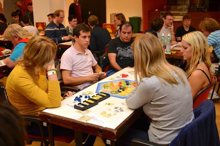http://www.jugamostodos.org/images/stories/NoticiasMundo/2013/catan%20europa%202013%20-%2005.jpg