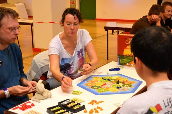 http://www.jugamostodos.org/images/stories/NoticiasMundo/2013/catan%20europa%202013%20-%2006.jpg