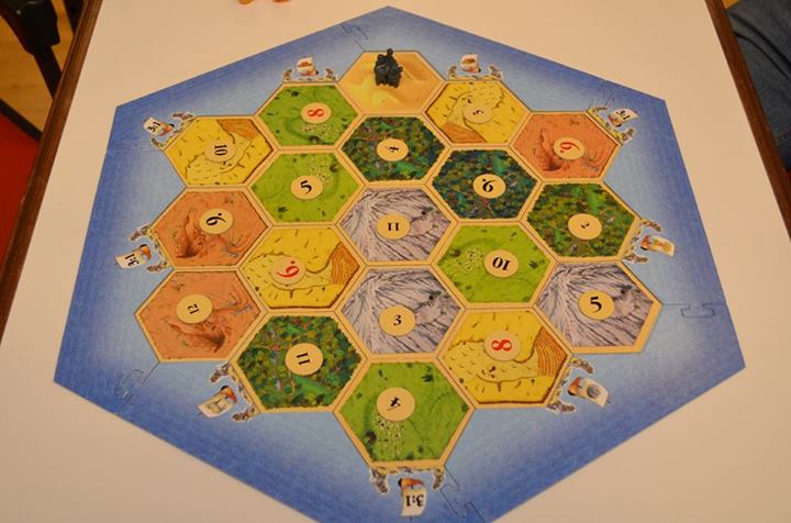http://www.jugamostodos.org/images/stories/NoticiasMundo/2013/catan%20europa%202013%20-%2008.jpg