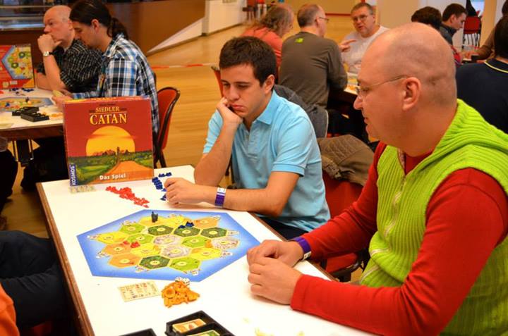 http://www.jugamostodos.org/images/stories/NoticiasMundo/2013/catan%20europa%202013%20-%2009.jpg