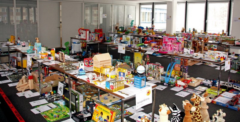 http://www.jugamostodos.org/images/stories/NoticiasMundo/2013/toyaward%202013%20-%2001.jpg